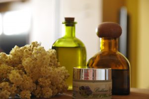 Kocanka Włoska, Helichrysum Italicum HELICHRISUM CREMAS Y ACEITES